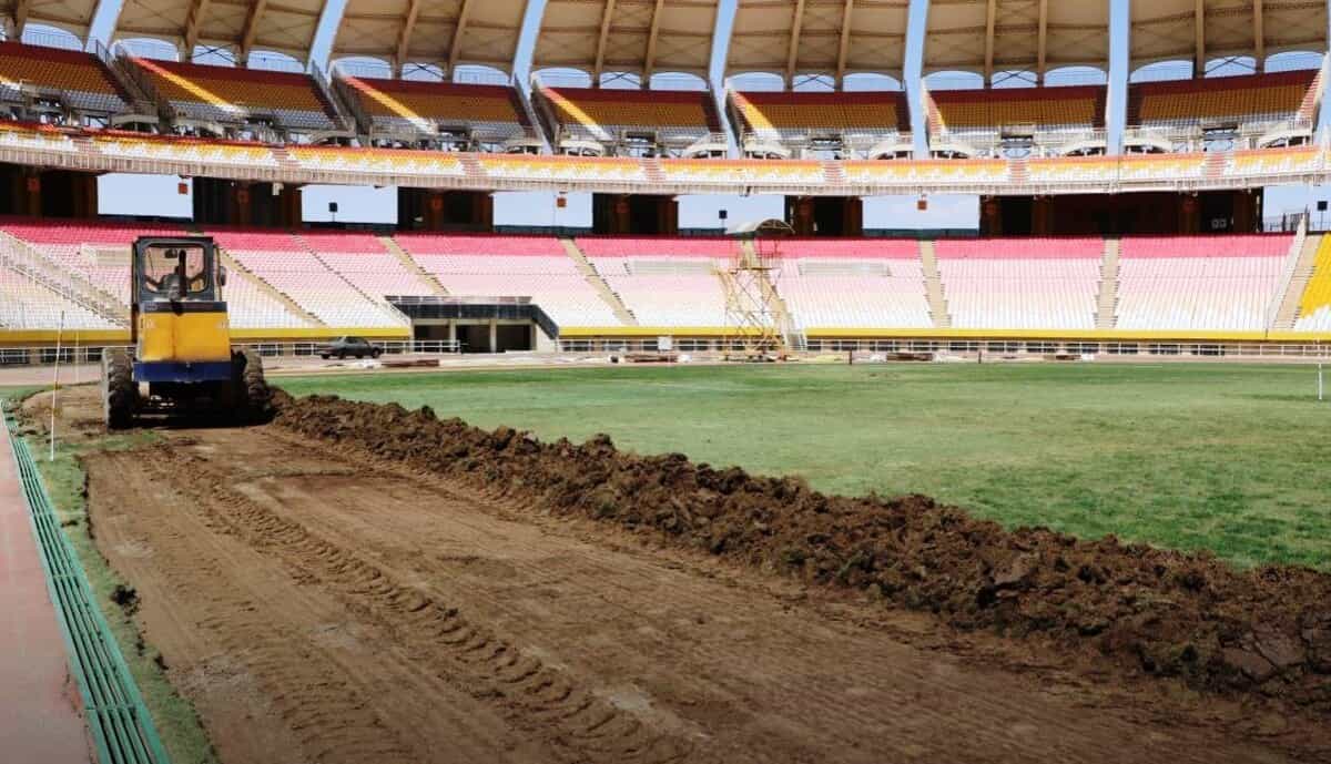 بازسازی چمن ورزشگاه نقش جهان اصفهان