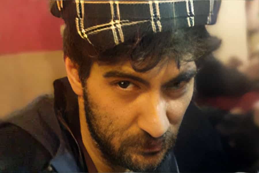 تصویری از چهره افشین حیرتیان