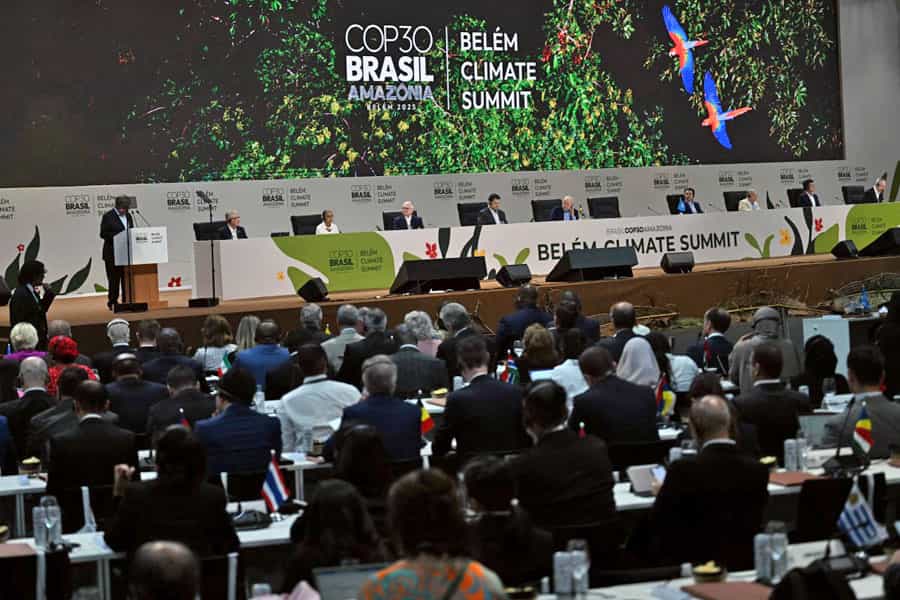 نمایی دور از مجمع عمومی نشست اقلیمی سازمان ملل (کاپ۳۰)