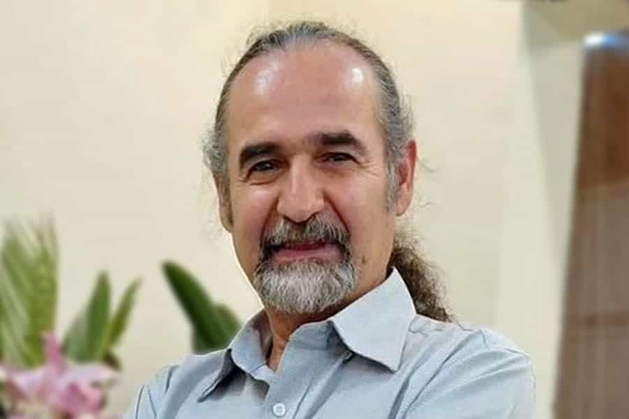 تصویری از چهره حسین میربهاری