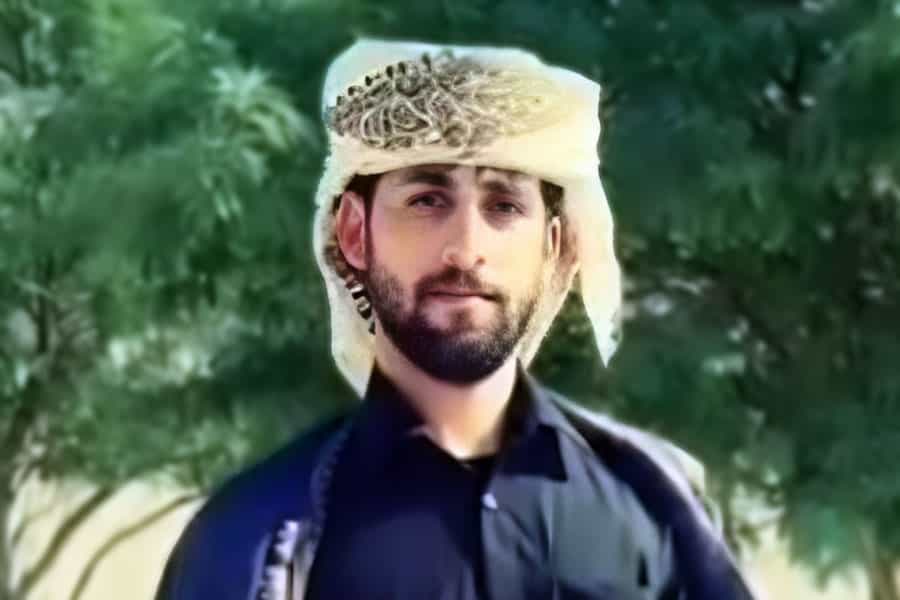 تصویری از کمال بالدی با لباس محلی