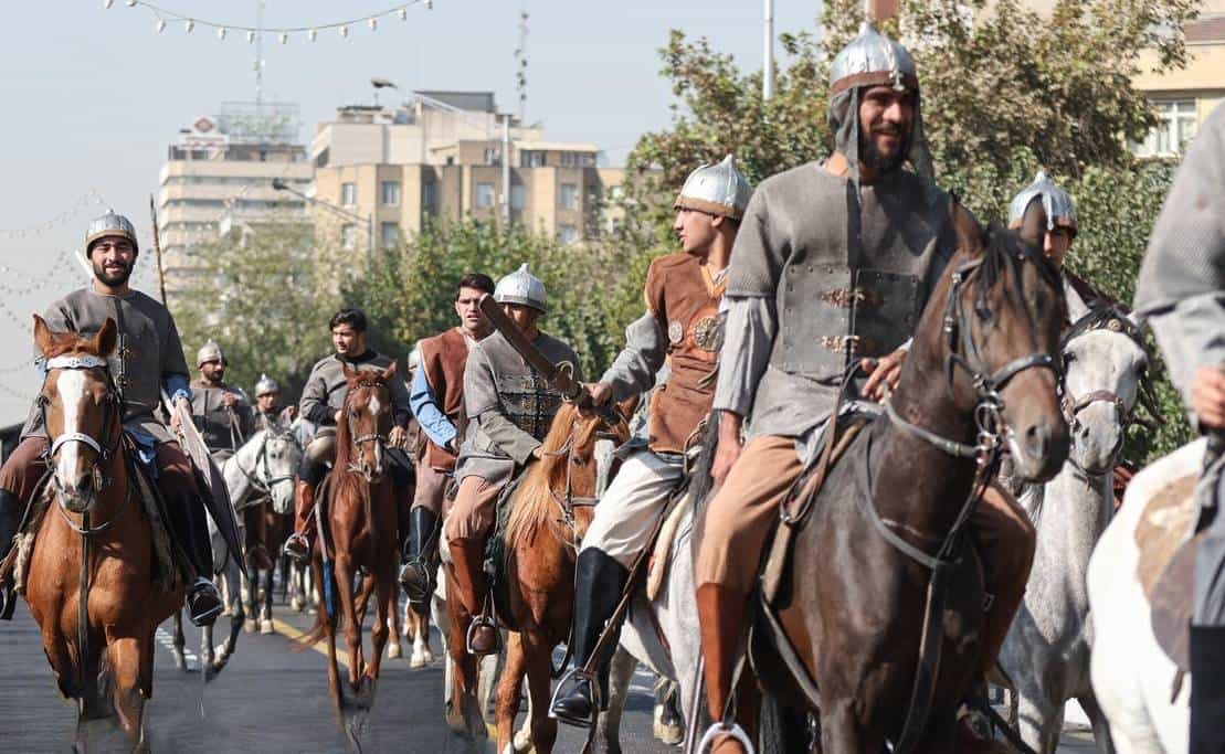 رژه سوارکاران هخامنشی در خیابان انقلاب