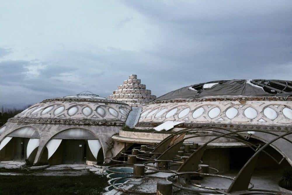 کاخ مروارید در مهرشهر کرج، یک اثر ملی که در حال تخریب است