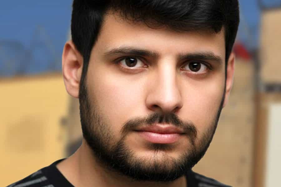 تصویری از چهره جوان نادر جامه‌شورانی