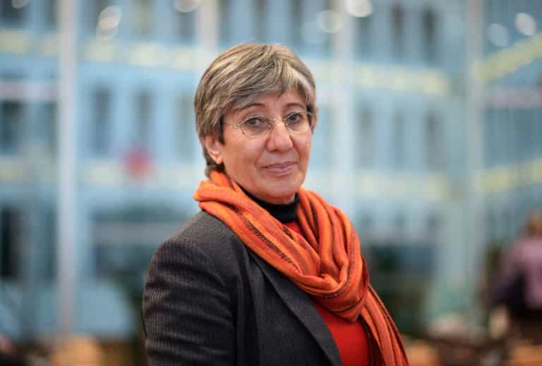 سیما سمر، سیاستمدار افغان، که جایزه نوبل جایگزین ۲۰۱۲ (جایزه معیشت درست) را دریافت کرد، در ۱۰ دسامبر ۲۰۱۲ برای یک کنفرانس مطبوعاتی در برلین حاضر می‌شود