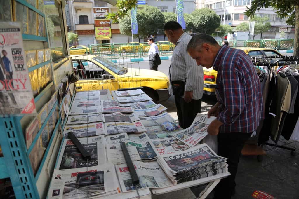 چیدمانی از روزنامههای ایرانی نتایج حملات موشکی بین اسرائیل و ایران در ۲۶ خرداد ۱۴۰۴ را نشان میدهد.