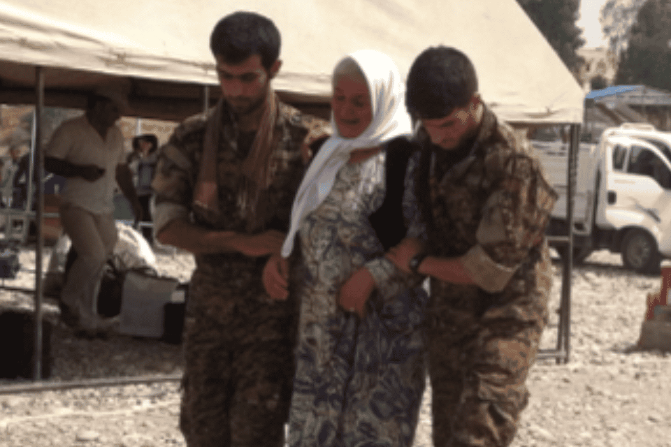 مادر شهید کاوه صلواتی، از فرماندهان یگان‌های مدافع شنگال