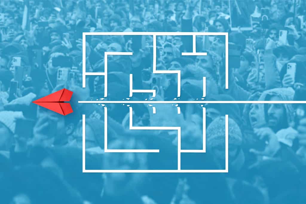 یک فلش تمام راه‌های یک مارپیچ را شکسته و از داخل آن عبور کرده است. در زمینه تصویر مردم شرکت‌کننده در یک تظاهرات دیده می‌شوند.