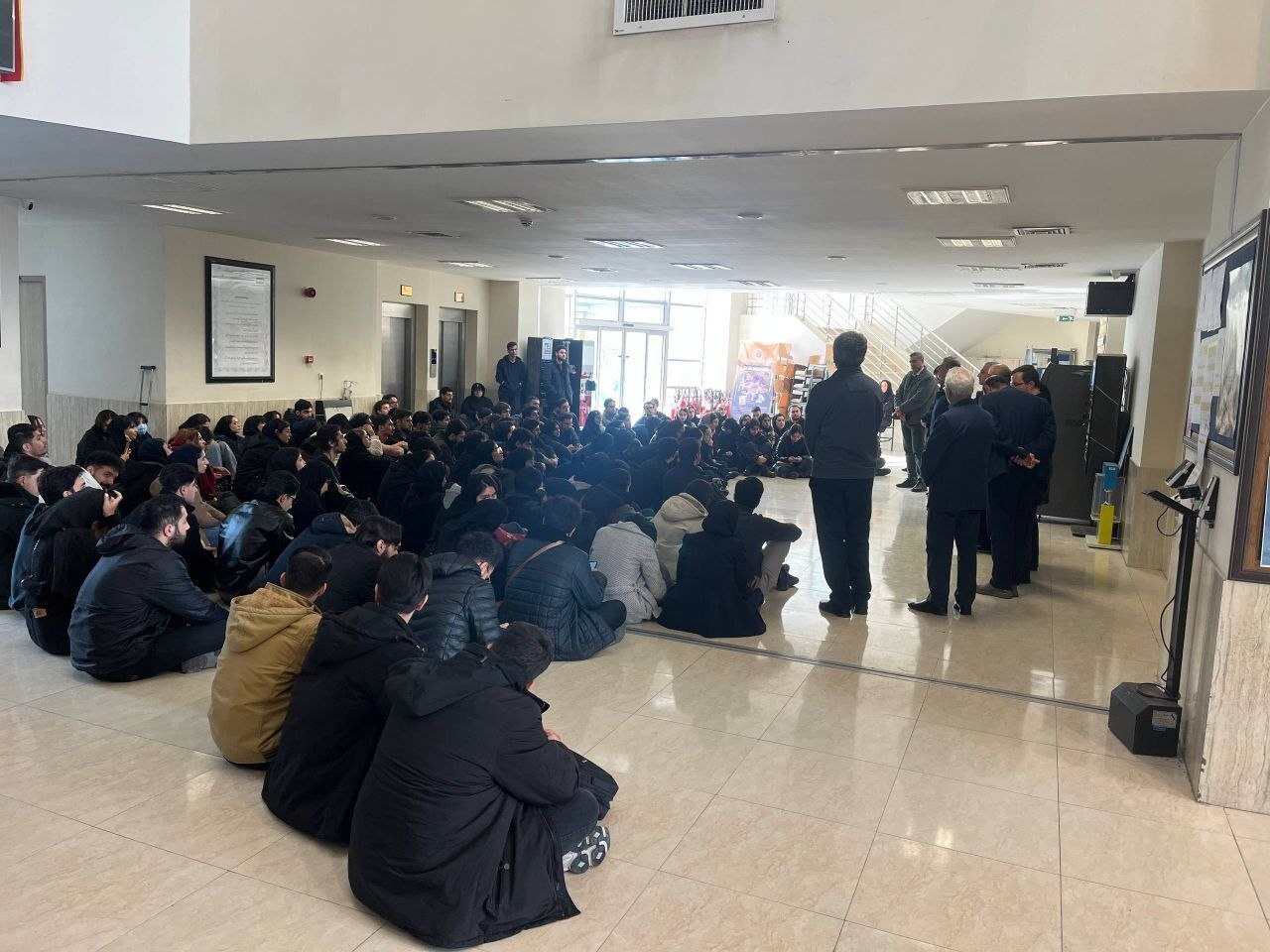 اعتراض ، تحصن و سوگواری دانشجویان دانشکده داروسازی تبریز ۱۴۰۴/۱۰/۱۲