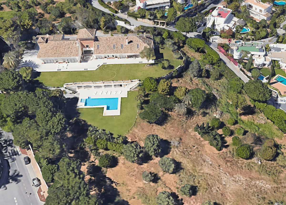 نمایی از ویلای دیگری از علی انصاری از اسپانیا