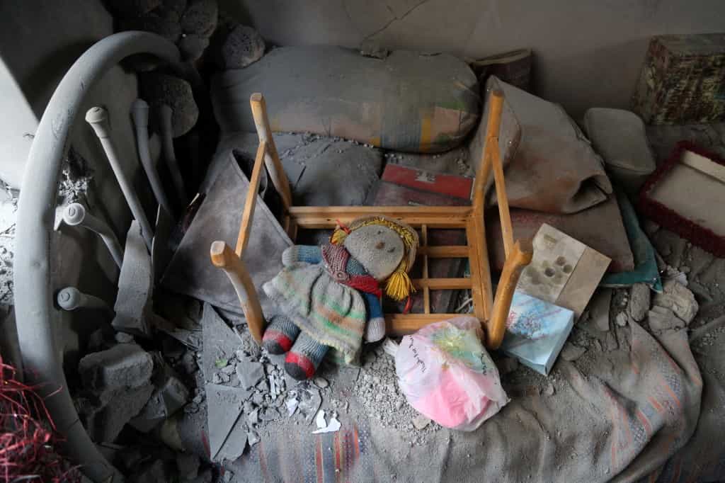 نمای داخلی ساختمان‌های تخریب‌شده در محله‌های جوادیه و بریانک در نتیجه حملات آمریکا و اسرائیل به تهران، ایران در ۱۵ مارس ۲۰۲۶.