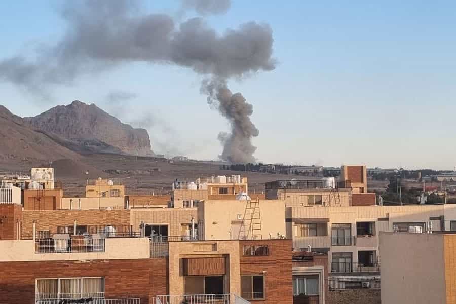 در پس ساختمانهای مسکونی بمبی منفجر شده است.