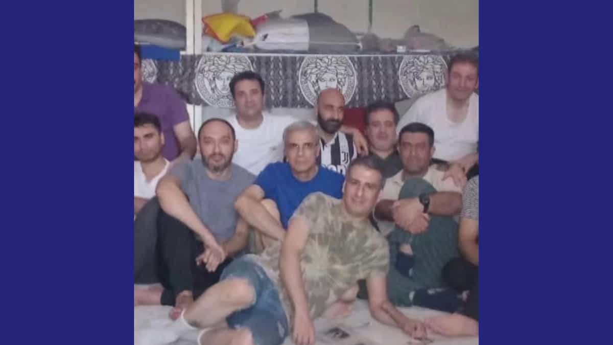 تعدادی از زندانیان بند هفت اوین رضا خندان و محمد نجفی و بقیه