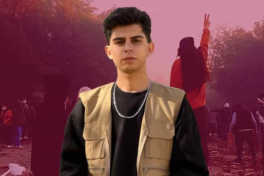 تصویری از چهره محسن اسلام‌خواه با پس‌زمینه‌ای از اعتراضات جنبش ژن، ژیان، ئازادی در کردستان