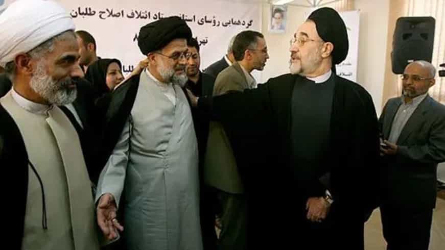 موسوی تبریزی در میان مجید انصاری و محمد خاتمی