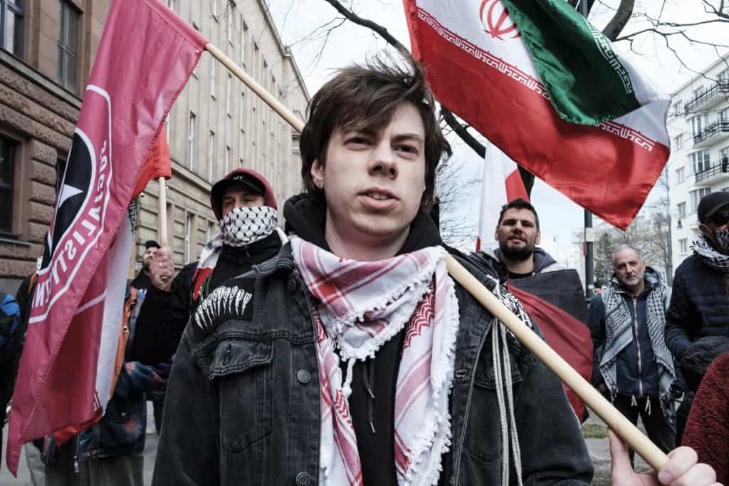 در ۱۱ آوریل ۲۰۲۶، تظاهرات و راهپیمایی طرفدار فلسطین در ورشو، لهستان برگزار می‌شود. شرکت‌کنندگان به اقدامات نظامی اسرائیل، ایران و لبنان اعتراض می‌کنند و همچنین مخالفت خود را با امپریالیسم ایالات متحده و درگیری احتمالی با ایران ابراز می‌دارند.