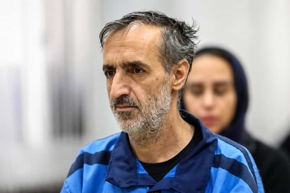 تصویری از چهره محمد عباسی در لباس زندان