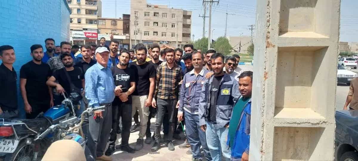 کارگران پتروشیمی پتروناد در منطقه بندر امام
