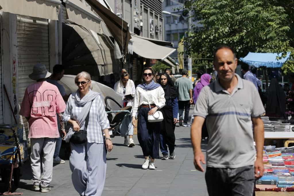 مردم در خیابان های تهران