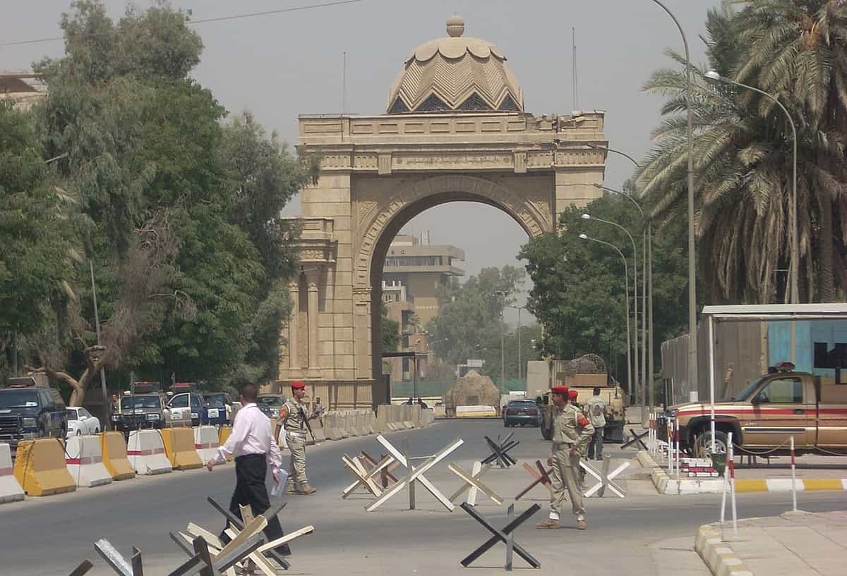 تصویری از یک ورودی منطقه سبز بغداد.