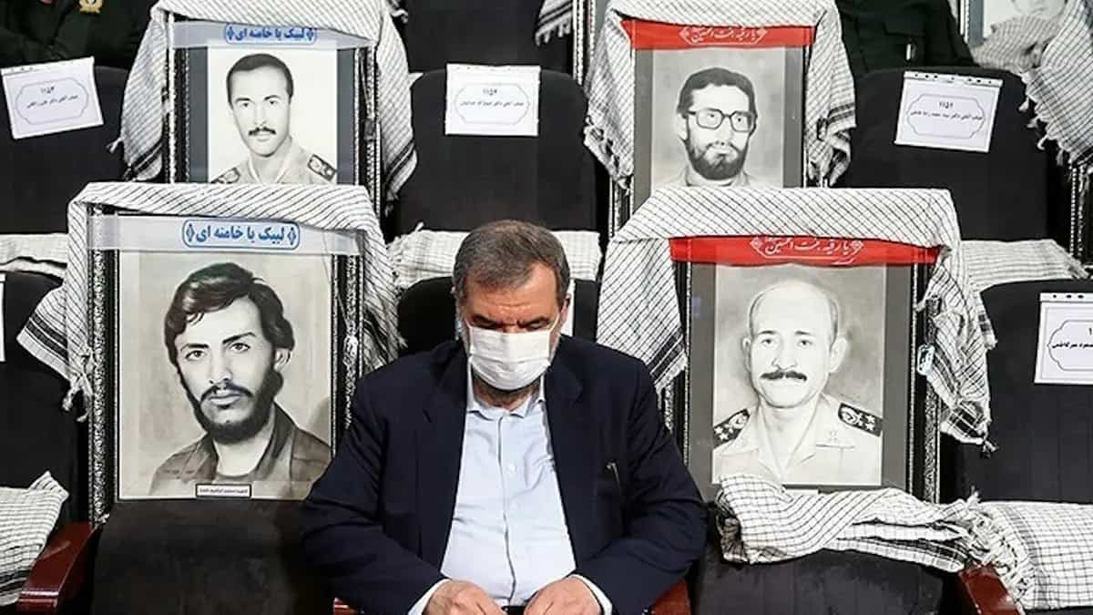 محسن رضایی در جلسهای برای بزرگداشت کشتهشدگان جنگ- شهریور ۱۴۰۰- تسنیم