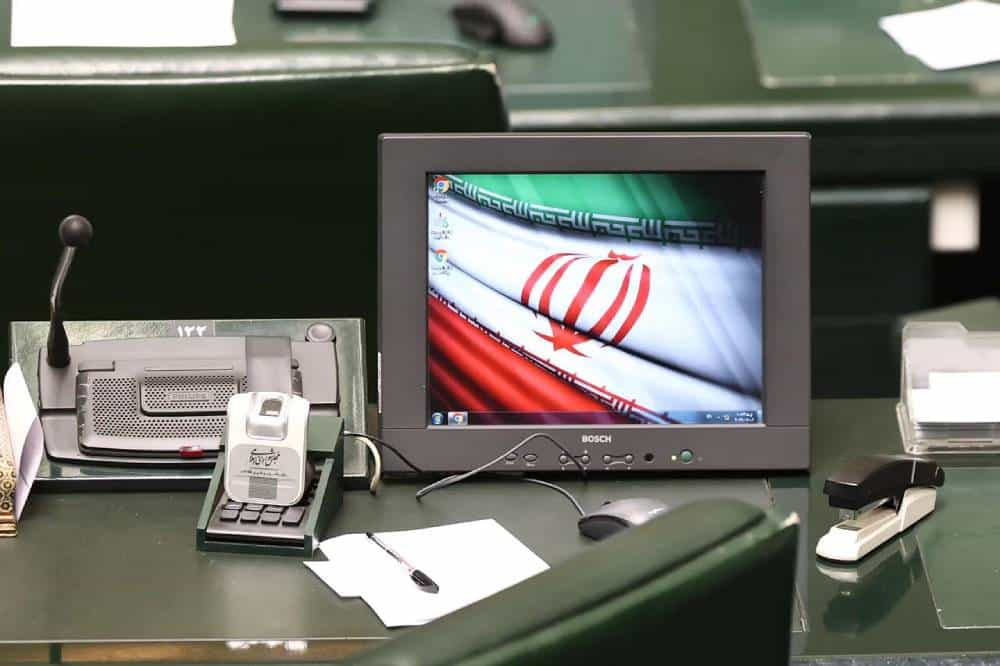 میز یک نماینده در مجلس شورای اسلامی