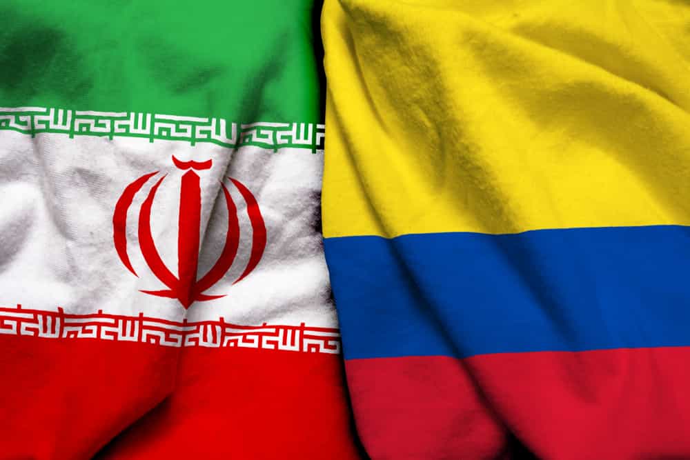 پرچمهای ایران و کلمبیا در کنار هم