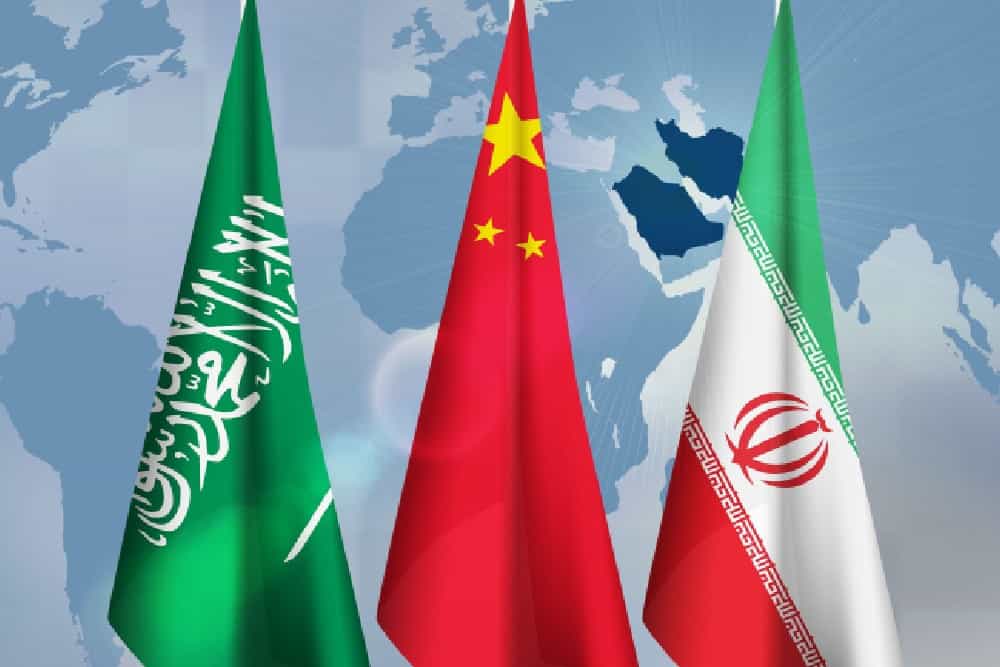 تصویری از پرچمهای جمهوری اسلامی ایران، چین و عربستان سعودی