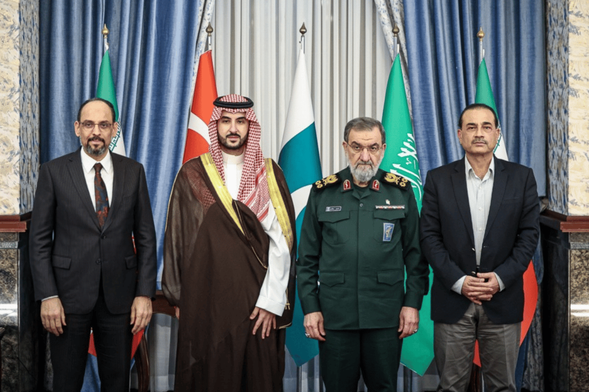 سرلشکر «محسن رضایی» دبیر شورای عالی امنیت ملی، «خالد بن سلمان» وزیر دفاع عربستان، «عاصم منیر» فرمانده ارتش پاکستان و «ابراهیم کالین» رئیس دستگاه اطلاعاتی ترکیه