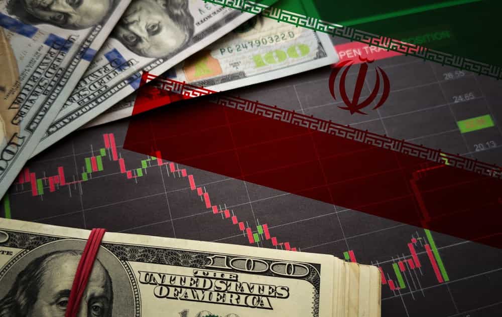 تصویری از پرچم جمهوری اسلامی، نمودار فروش نفت و دلارهای آمریکایی